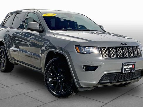 Used 2019 Jeep Grand Cherokee Altitude AWD/4WD image 3