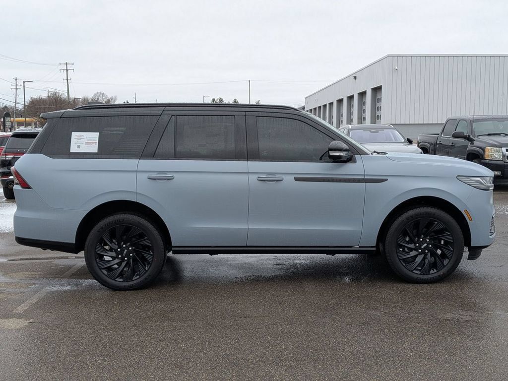 New 2025 Lincoln Navigator Reserve w/ Jet Appearance Package AWD/4WD image 6