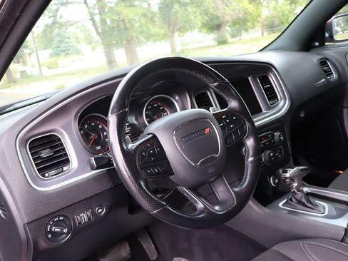 Used 2019 Dodge Charger SXT w/ Cold Weather Package image 15