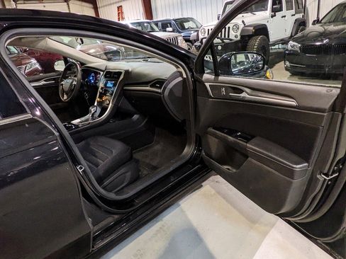 Used 2014 Ford Fusion SE image 27