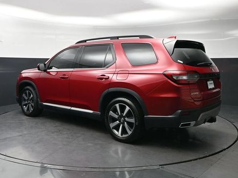 Used 2025 Honda Pilot Touring image 7