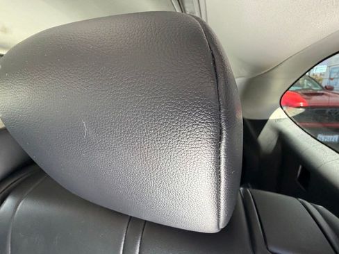 Used 2022 Toyota Highlander XLE AWD/4WD image 12