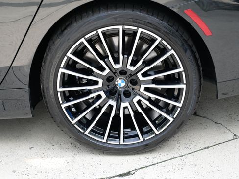 Used 2025 BMW 760i xDrive w/ Autobahn Package AWD/4WD image 10