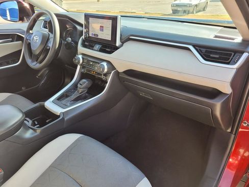 Used 2023 Toyota RAV4 XLE w/ Convenience Package FWD image 8
