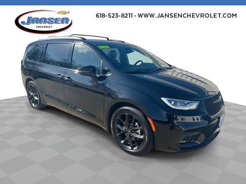 Used 2025 Chrysler Pacifica Limited image 1
