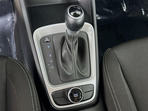 Certified 2025 Hyundai Venue SEL FWD image 18