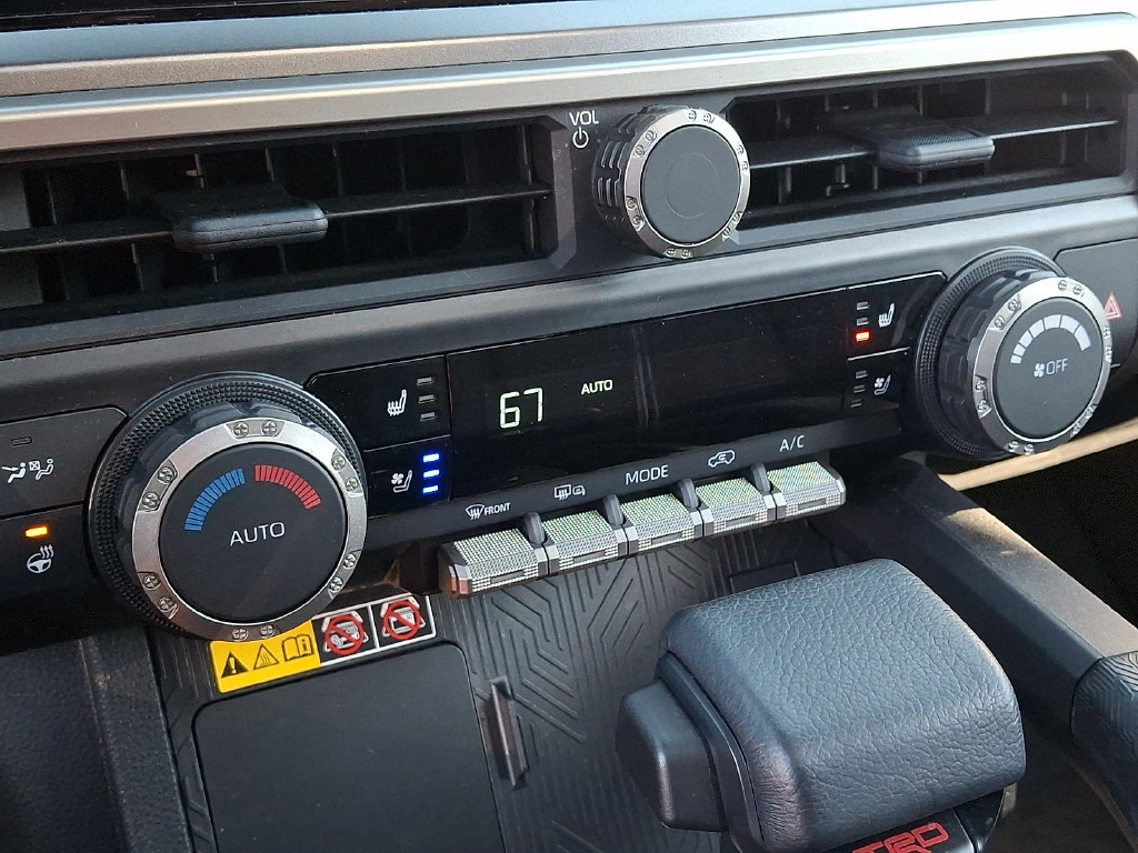 Used 2025 Toyota 4Runner TRD Off-Road Premium AWD/4WD image 16
