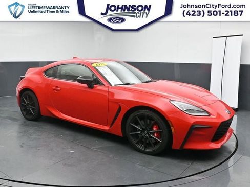Used 2025 Toyota GR86 Premium w/ Performance Package RWD image 2