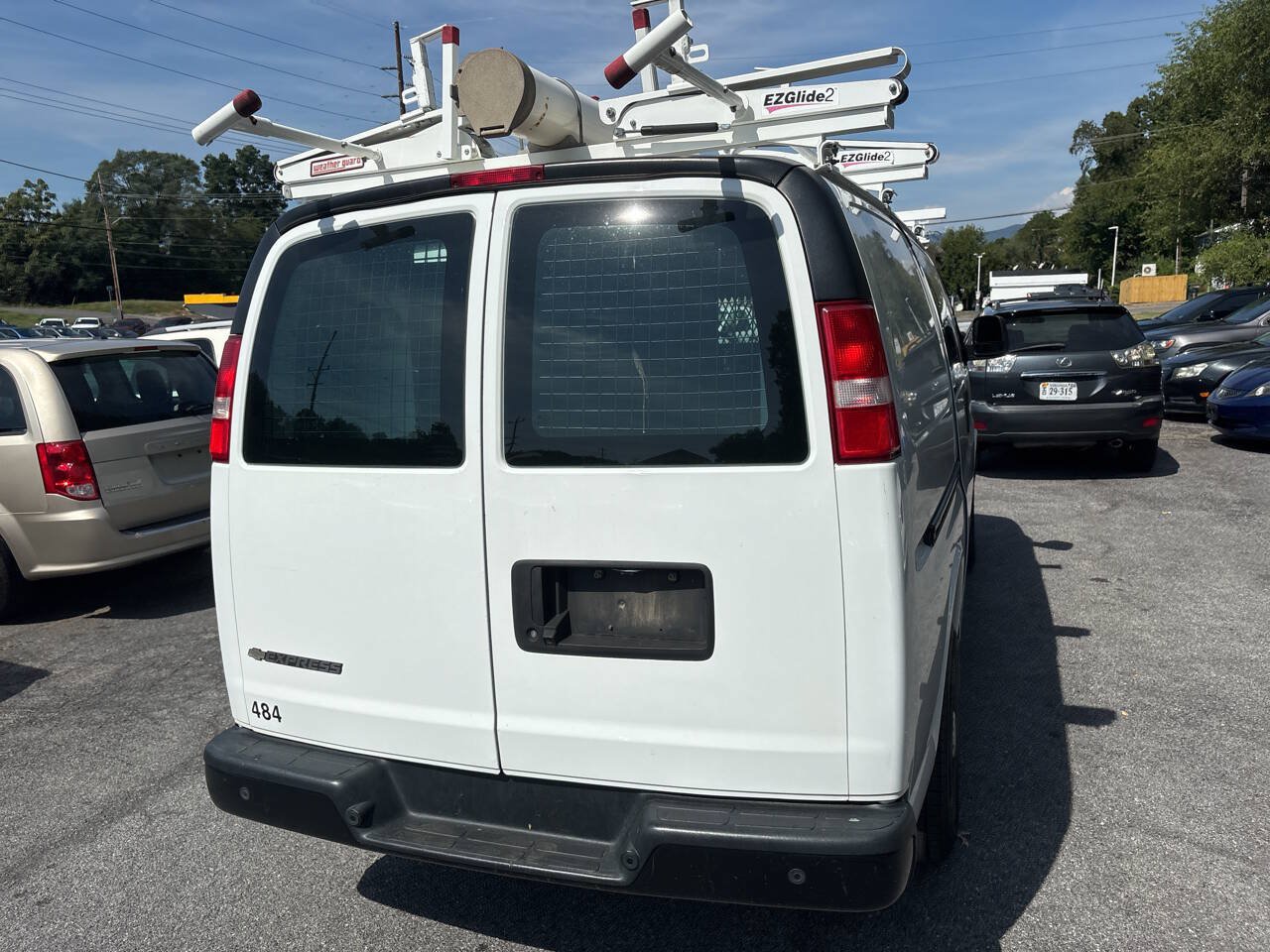 Used 2018 Chevrolet Express 2500 w/ Driver Convenience Package RWD image 13