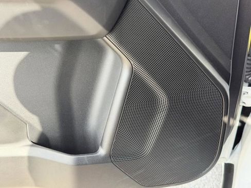 New 2025 Chevrolet Colorado LT RWD image 17