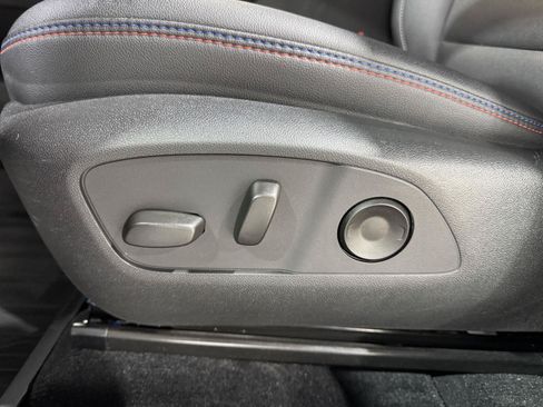Used 2025 Chevrolet Equinox EV RS FWD image 21