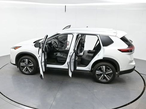Used 2024 Nissan Rogue SL image 39