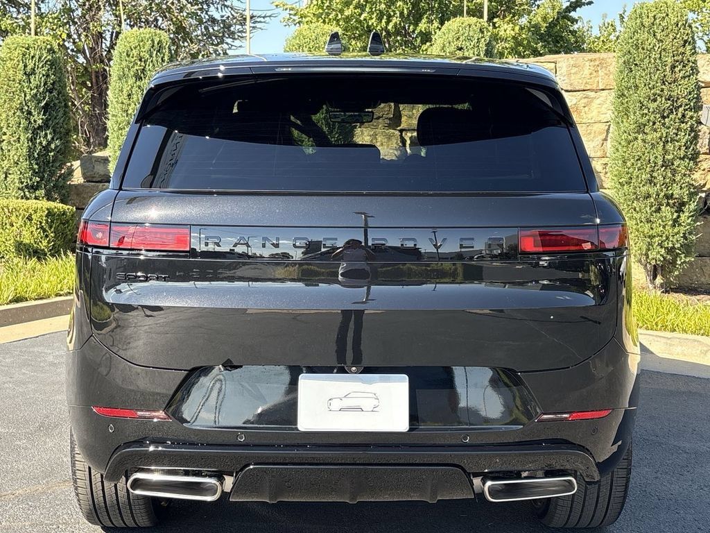 New 2027 Land Rover Range Rover Sport Dynamic SE AWD/4WD image 4