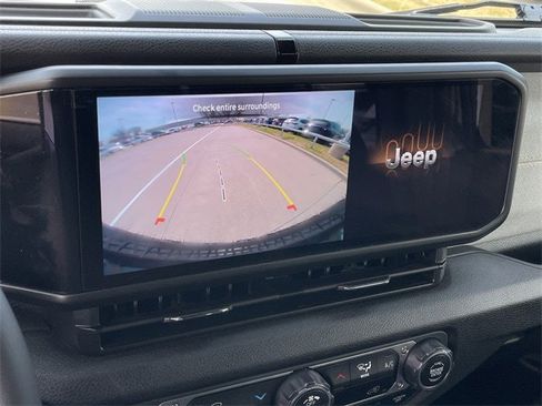 Used 2025 Jeep Wrangler Willys image 17