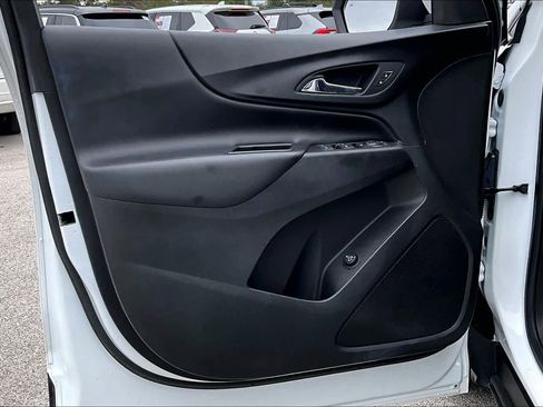 Used 2018 Chevrolet Equinox LT image 16