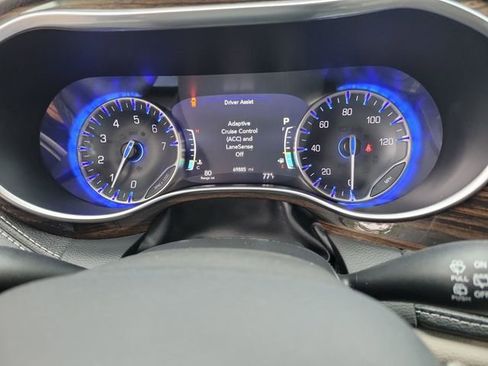 Used 2023 Chrysler Pacifica Limited FWD image 20