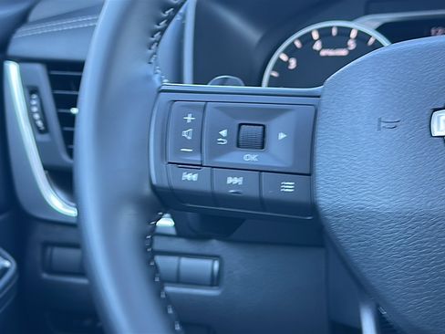 Certified 2025 Nissan Rogue SV image 29