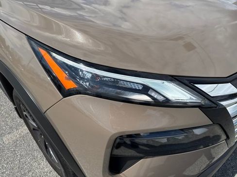 Used 2024 Nissan Rogue SV w/ SV Premium Package image 10