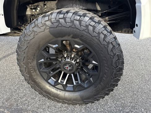 Used 2022 Ford F250 Lariat w/ Black Appearance Package image 21