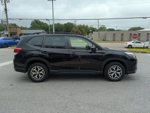Used 2023 Subaru Forester Premium AWD/4WD image 8