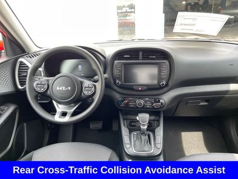 Used 2023 Kia Soul LX w/ LX Technology Package FWD image 12