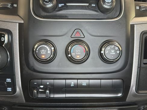Used 2018 RAM 1500 Express AWD/4WD image 28