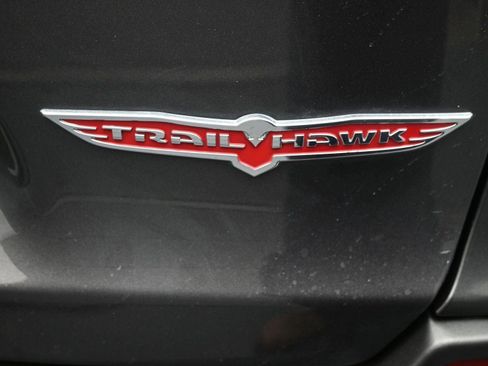 Used 2021 Jeep Cherokee Trailhawk image 14