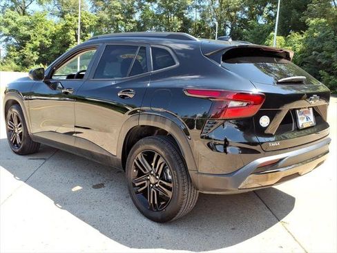 Used 2024 Chevrolet Trax ACTIV w/ Sunroof Package FWD image 5