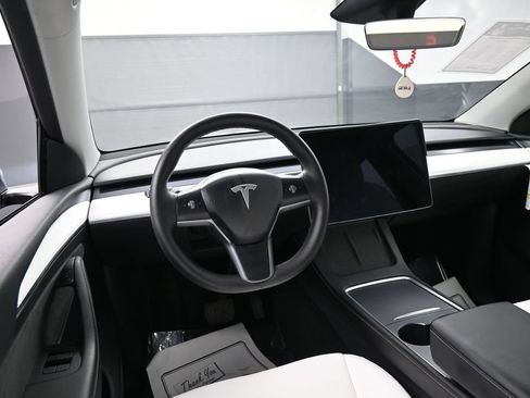 Used 2023 Tesla Model Y Long Range AWD/4WD image 27