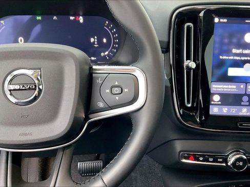 New 2026 Volvo XC40 B5 Core w/ Climate Package image 23