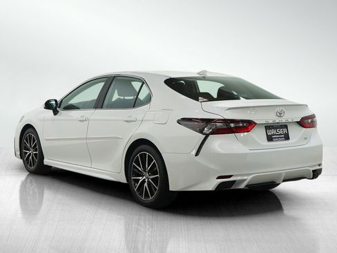 Used 2021 Toyota Camry SE w/ Cold Weather Package image 3