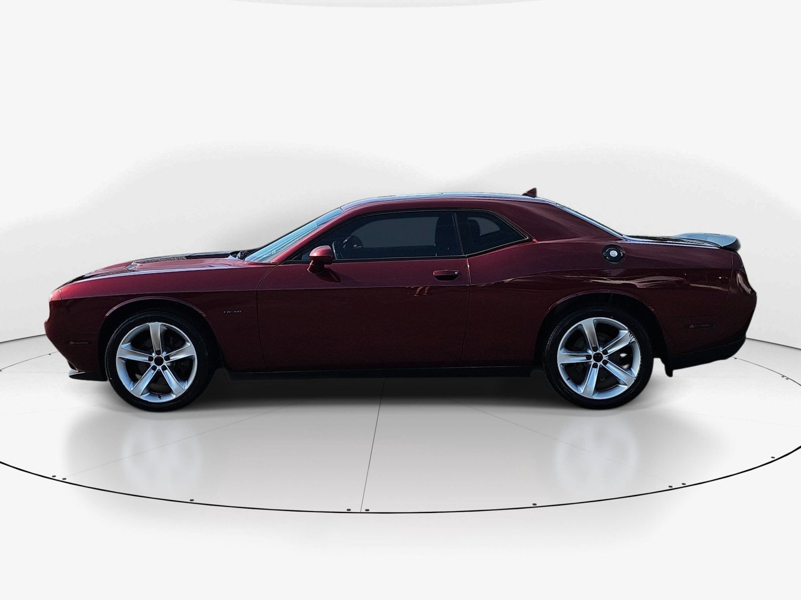 Used 2018 Dodge Challenger R/T w/ Blacktop Package RWD image 7