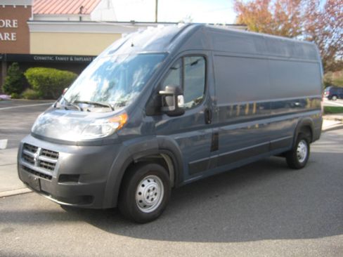 Used 2018 RAM ProMaster 2500 FWD image 1