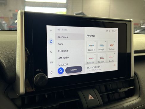 Used 2025 Toyota RAV4 XLE AWD/4WD image 19