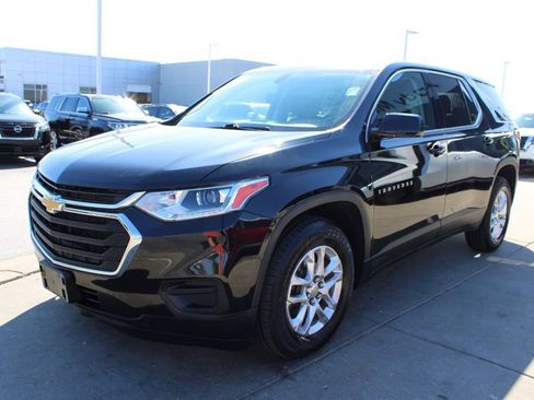 Used 2020 Chevrolet Traverse LS image 3