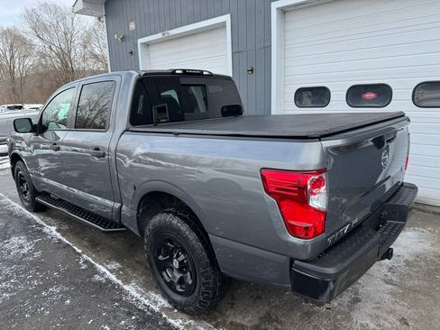 Used 2019 Nissan Titan S image 6