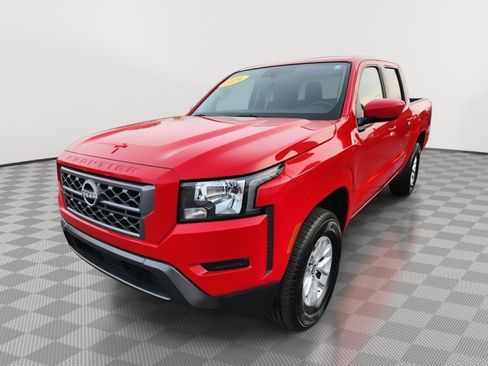 Used 2024 Nissan Frontier SV image 3