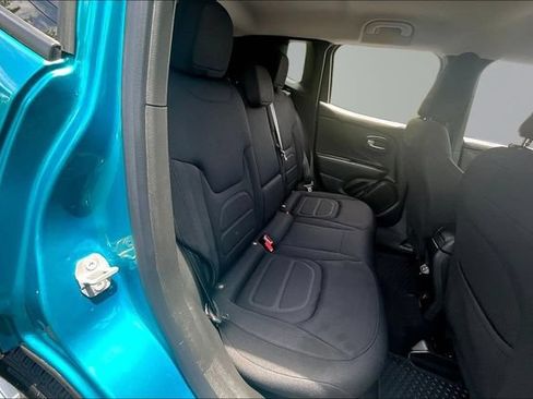 Used 2022 Jeep Renegade Latitude w/ Convenience Group AWD/4WD image 24