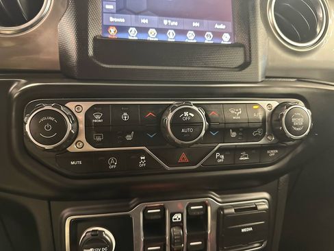 Used 2020 Jeep Gladiator Overland w/ LED Lighting Group image 29