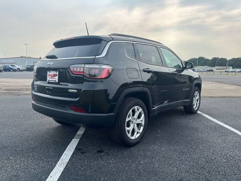 Used 2024 Jeep Compass Latitude AWD/4WD image 6