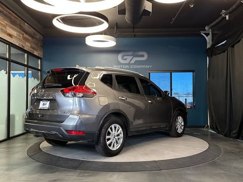 Used 2017 Nissan Rogue SV FWD image 3