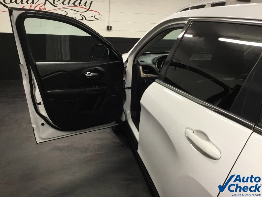 Used 2016 Jeep Cherokee Limited AWD/4WD image 17