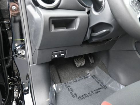 New 2025 Nissan Versa SR w/ Trunk Package image 13