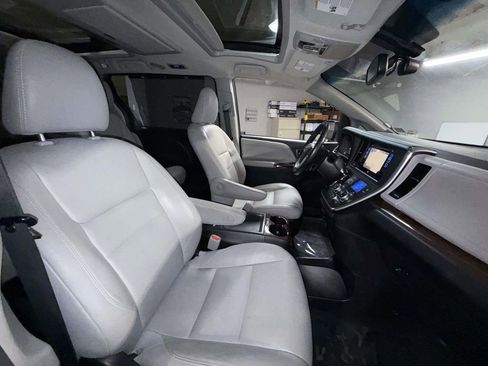 Used 2017 Toyota Sienna Limited Premium AWD/4WD image 14