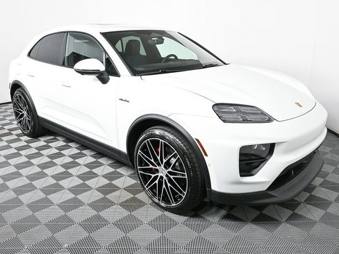 New 2025 Porsche Macan 4S Electric image 31