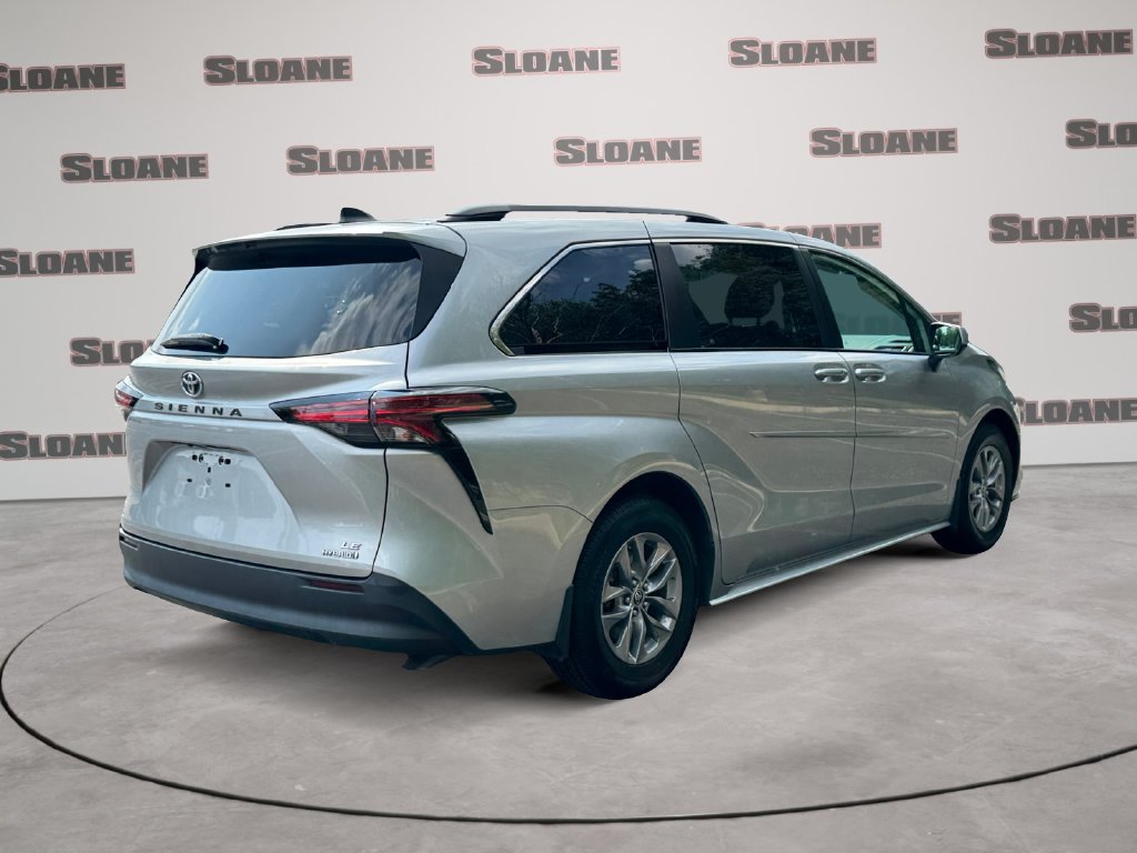 Used 2022 Toyota Sienna LE FWD image 5