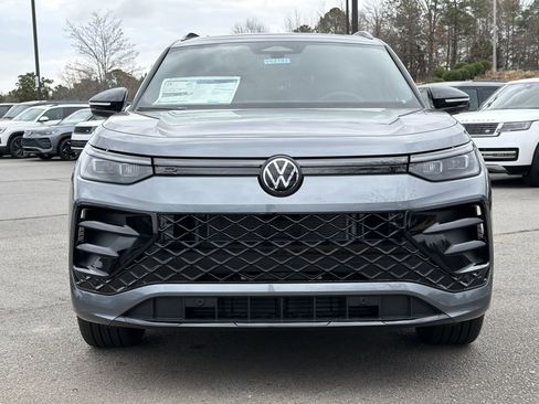 New 2026 Volkswagen Tiguan SE R-Line FWD image 8