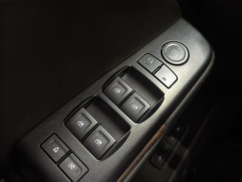 Used 2020 Chevrolet Suburban LT AWD/4WD image 31