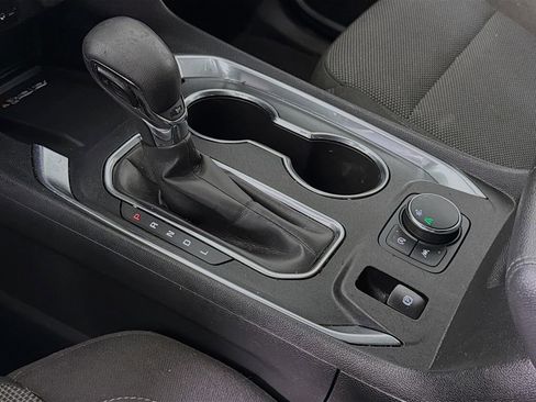 Used 2023 Chevrolet Traverse LT image 20