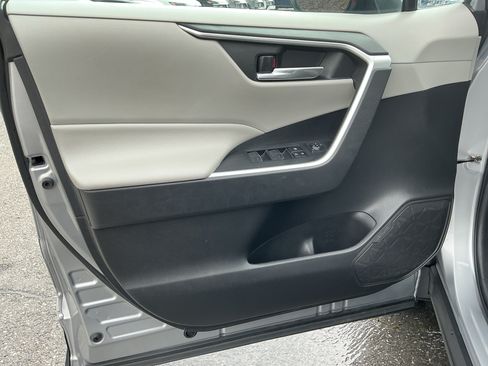 Used 2022 Toyota RAV4 XLE w/ Convenience Package AWD/4WD image 18